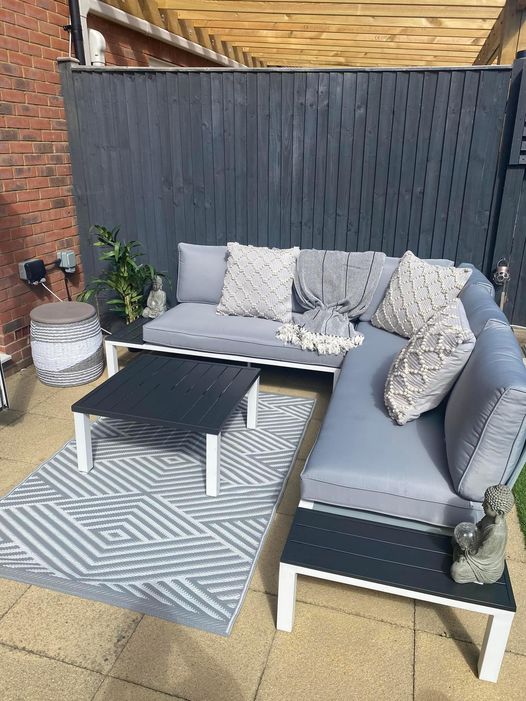 Bargain fans were impressed with this stunning set - all bought for a fraction of the price