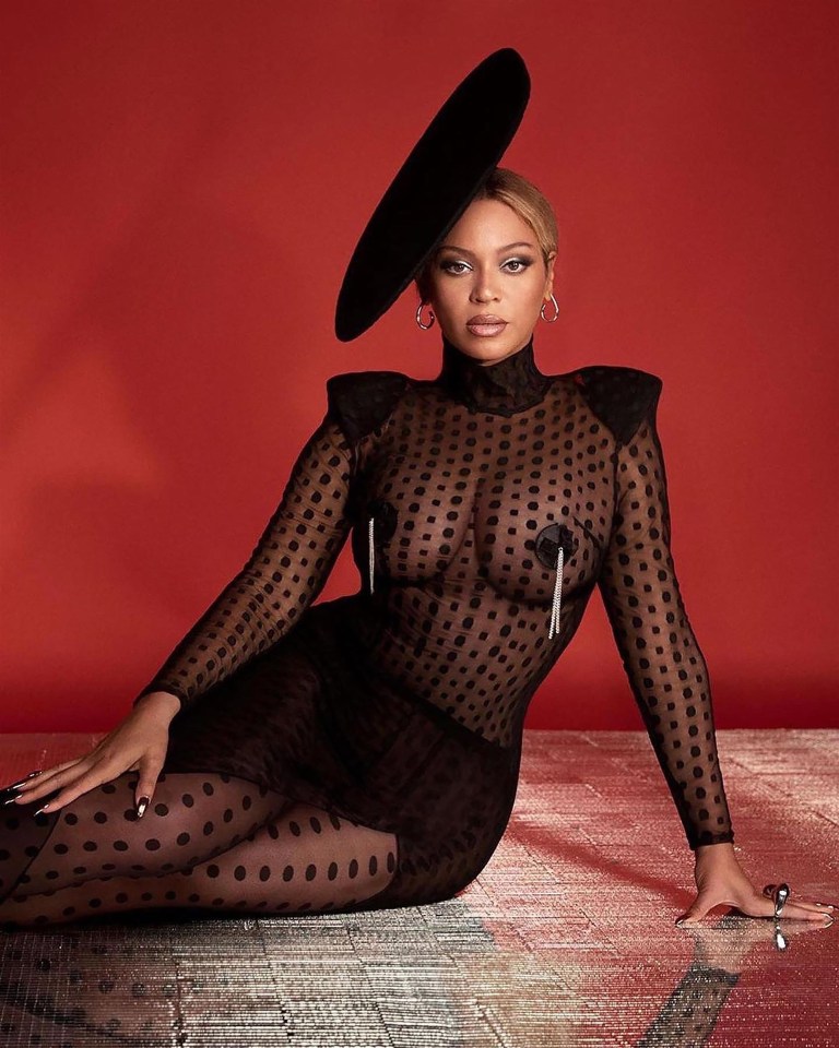 Beyoncé has been accused of theft by R&B star Kelis who says she sampled one of her songs on her new album without permission