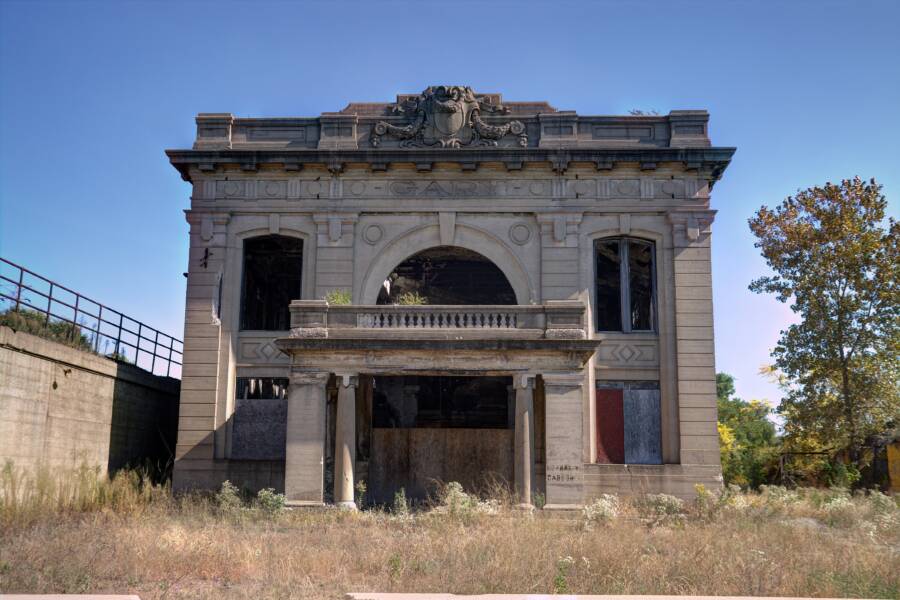 Many of the city's grandest buildings now lie in ruins