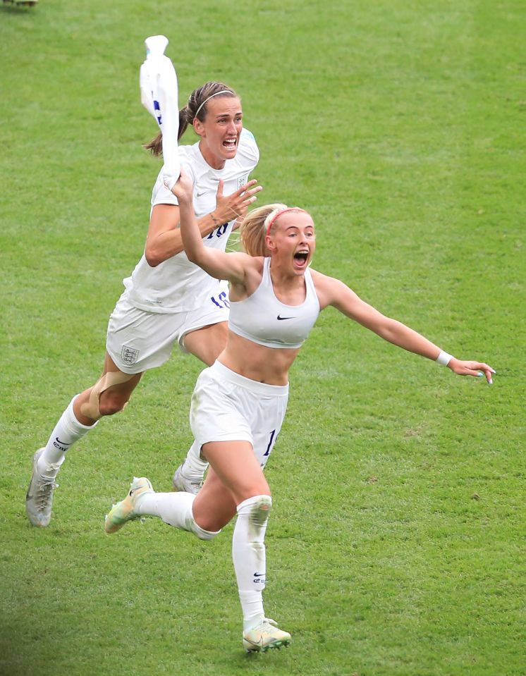 Chloe Kelly celebrates her goal by swinging her top around