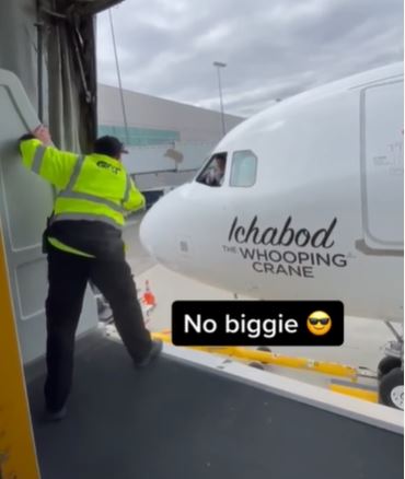 A pilot managed to catch a tiny purse after a passenger forgot it at the airport