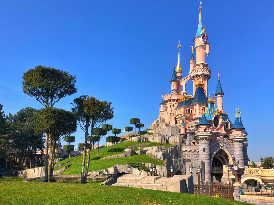 Disneyland Paris' bookings for 2024 and 2025 have officially opened - and you could bag stays from £91pp a night plus some exclusive freebies
