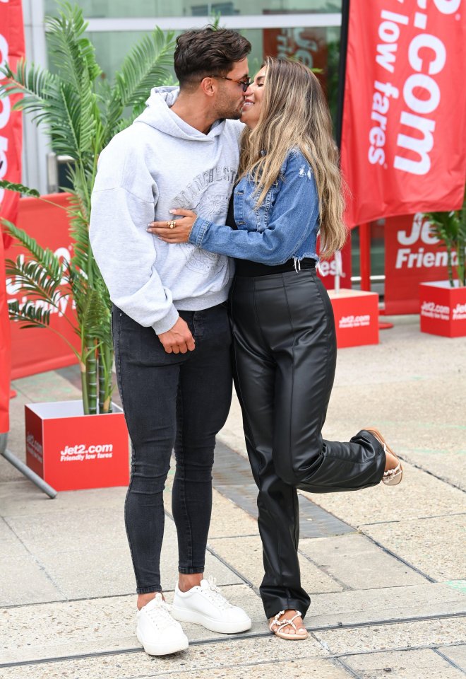 Ekin-Su only has eyes for fellow Love Island winner and her boyfriend Davide