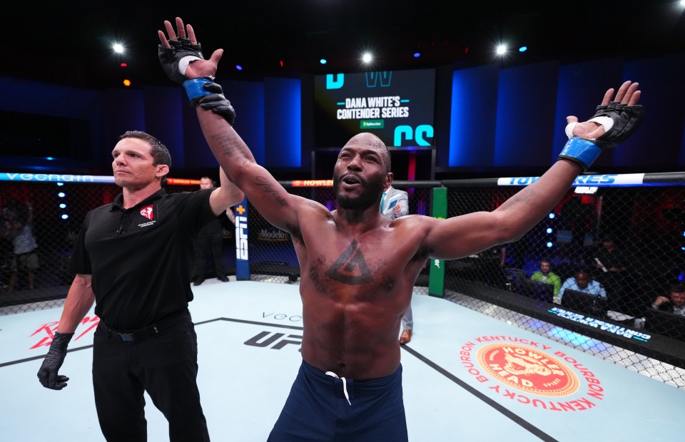 Darrius Flowers beat his opponent 'Undertaker style' during the UFC Contender Series