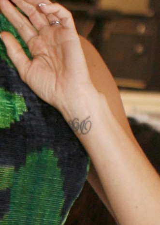 Victoria used to have David's initials inked on her wrist