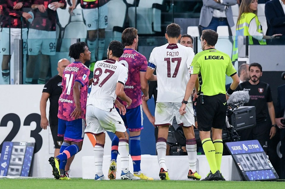 Juan Cuadrado and Federico Fazio were both shown red cards