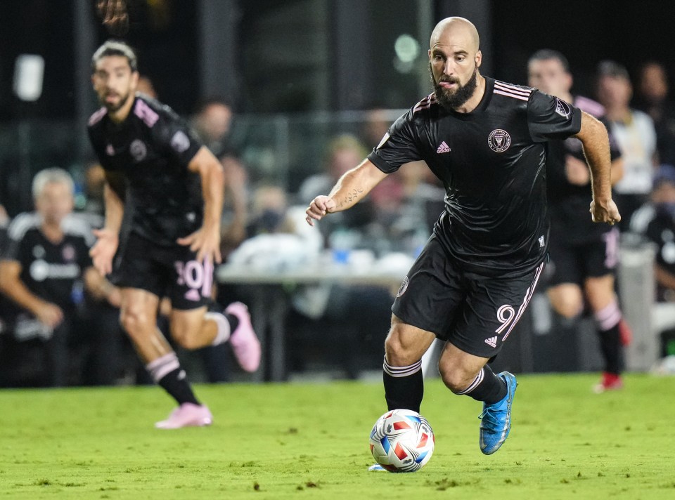 Gonzalo Higuain says being a footballer isn't all it's made out to be