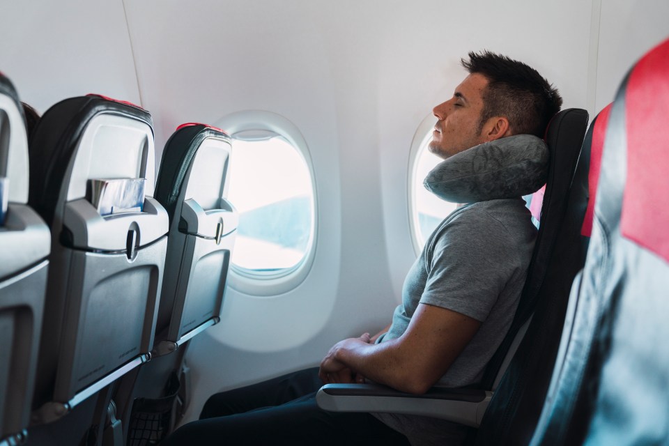Don't recline on a flight if there is a kid behind you, a mum has said