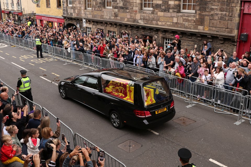 The coffin of the Queen is borne through Edinburgh