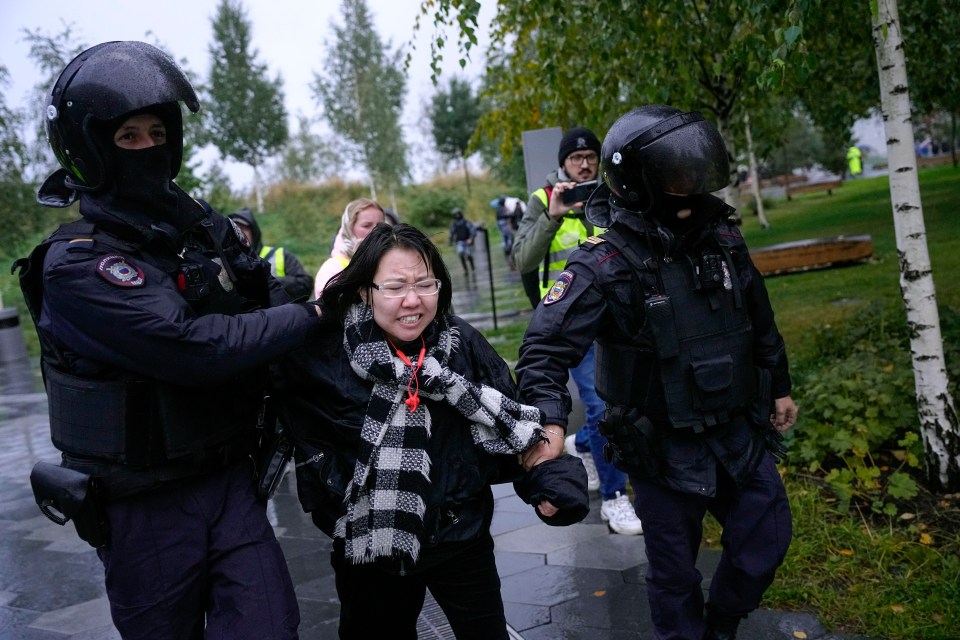 Thousands of anti-mobilisation protesters have been arrested in Russia
