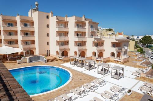 Police were called to the hotel just after 9am Sunday morning