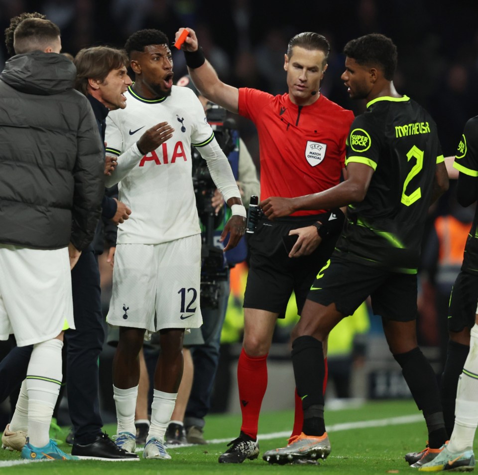 Ref Danny Makkelie showed Spurs chief Antonio Conte the red card for protesting at Harry Kane's stoppage-time goal being disallowed