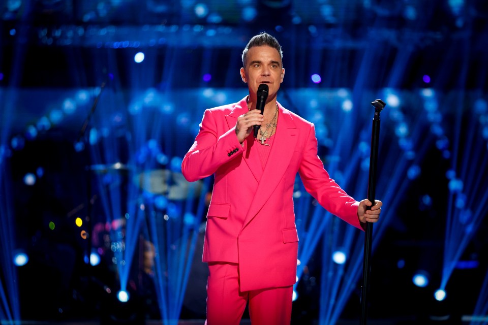Robbie Williams performed on the results show, singing She's The One