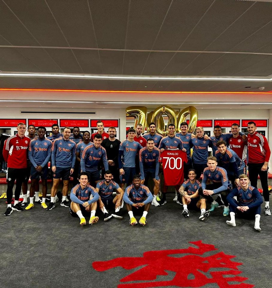 Cristiano Ronaldo poses with his team-mates