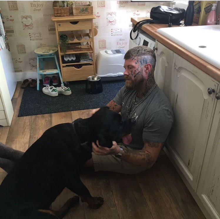 Married At First Sight star Matt Murray has given a glimpse into his cosy home on his Instagram page
