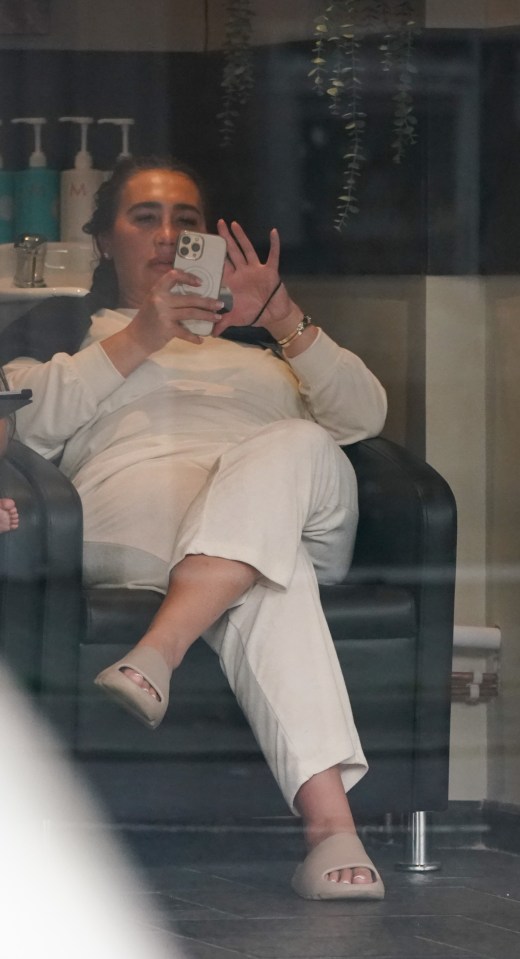 The mum of one dressed in a stone-coloured tracksuit and matching sliders as she attempted to treat herself to much-needed me-time