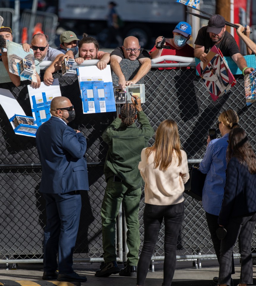 Hamilton, 37, signs autographs for fans