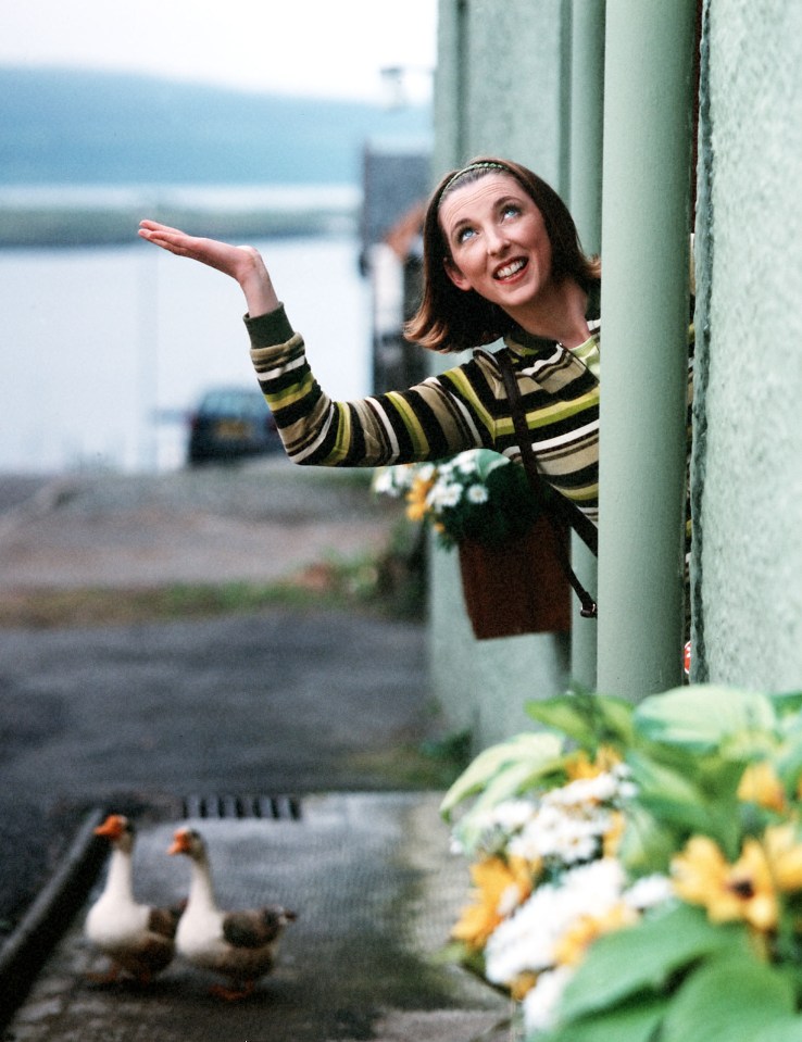 During her time on Balamory Julie sported a flipped bob haircut with a green jacket, scarf and hat