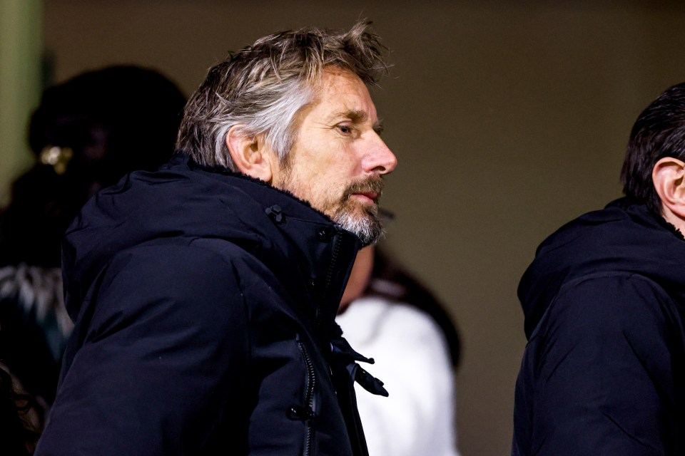 Edwin van der Sar admits United's offer was too good to turn down