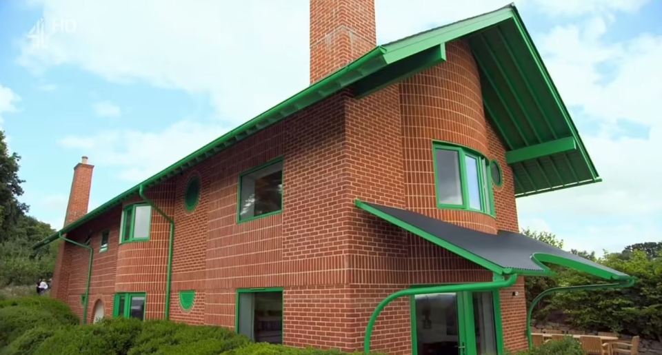 A red brick house with a green frame has been slammed online