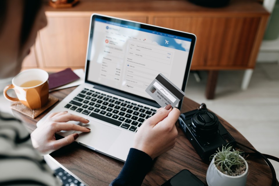 Tourists can save money on flights using the Travel Arrow Google Chrome extension
