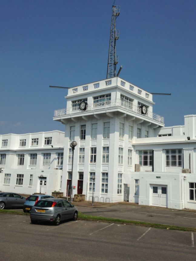 The airport was closed down in 1959 after development to both Heathrow and Gatwick