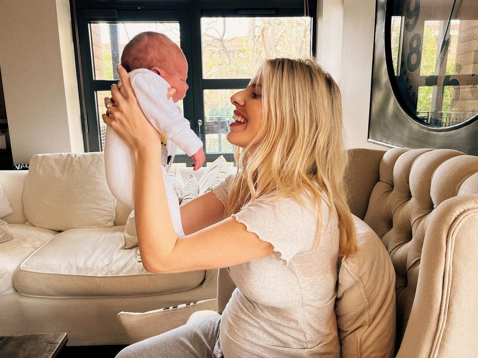 Mollie shared new sweet snap with her daughter