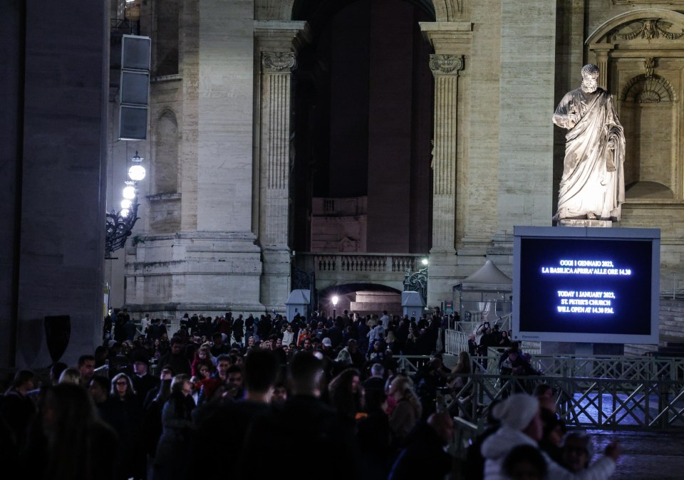 Officials expect up to 30,000 visitors to file past the coffin on Monday alone
