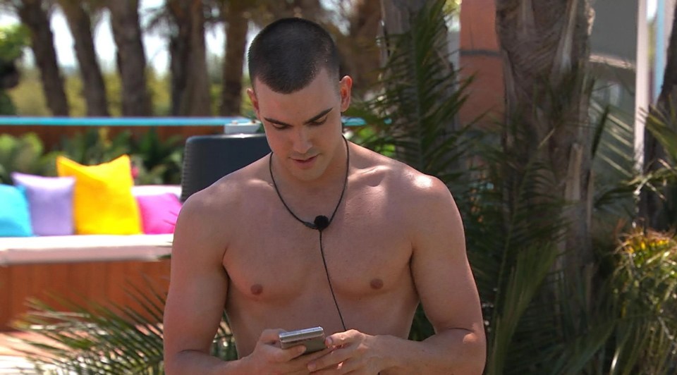 The bombshell sports a much shorter hairstyle for his debut in the UK realioty show