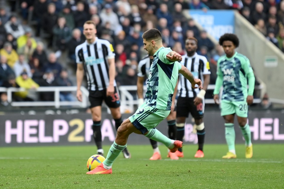 Aleksandar Mitrovic took the penalty