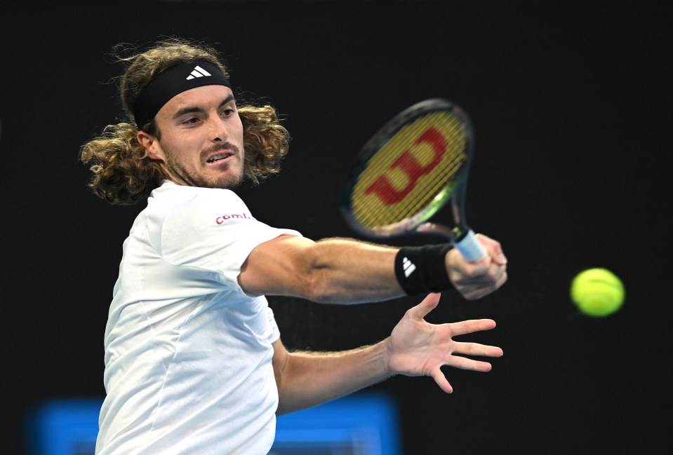 Tsitsipas paid tribute to his opponent at the end of the game