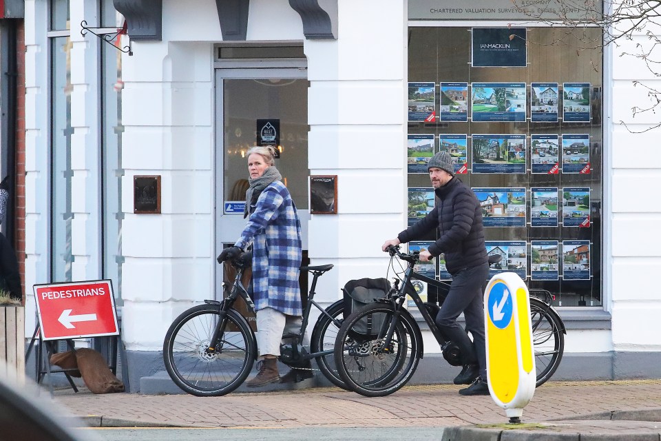 Erik ten Hag and wife Bianca took a trip on their electric bikes