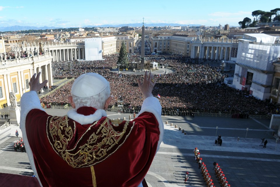 Benedict XVI greets the crows from the central balcony of St Peter's Basilica on December 25, 2011