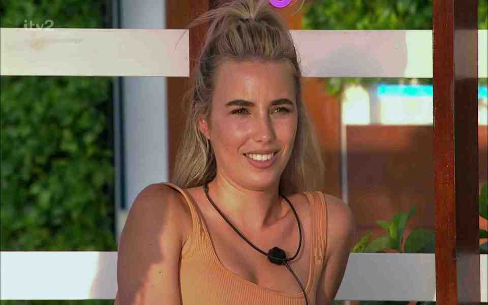 Fans claim that Ron is treating Lana as his 'safety net' to stay in the villa
