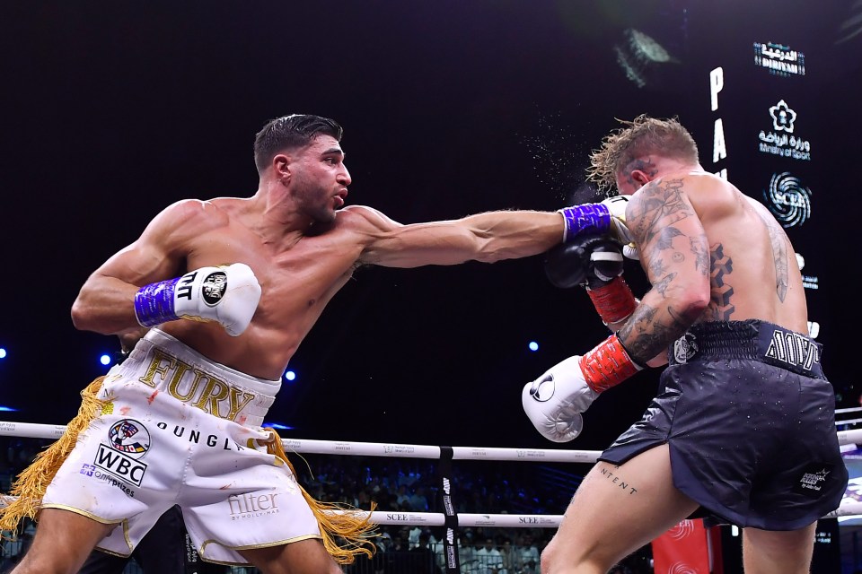 Big left jab lands for Tommy Fury