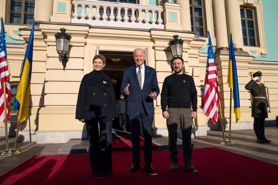 Biden poses for a photograph with Zelensky and his wife Olena Zelenska