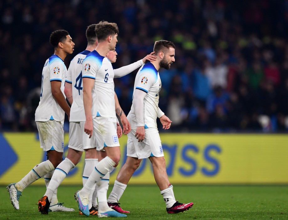 NAPLES, ITALY - MARCH 23: Luke Shaw of England is consoled by team mates after being shown a red card during the UEFA EURO 2024 qualifying round group C match between Italy and England at Stadio Diego Armando Maradona on March 23, 2023 in Naples, Italy. (Photo by Valerio Pennicino - UEFA/UEFA via Getty Images)