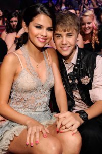  Selena Gomez and Justin Bieber at the 2011 Teen Choice Awards