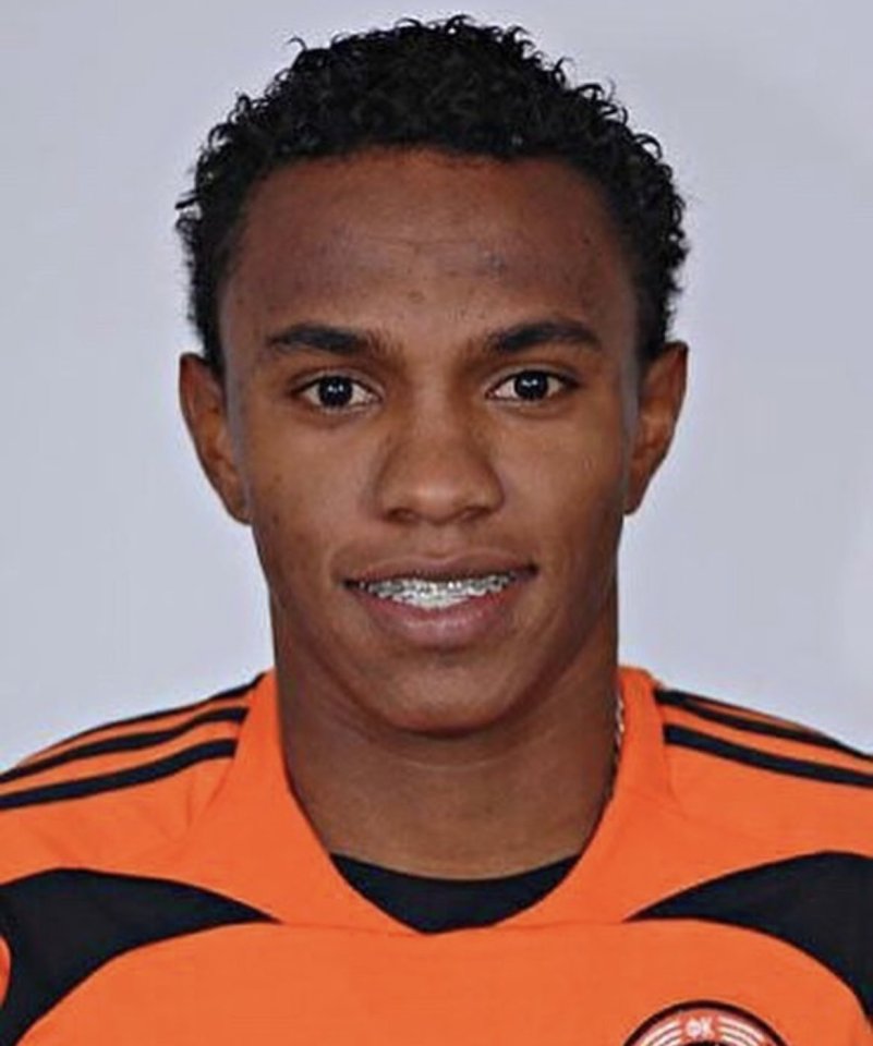 This Premier League footballer looks unrecognisable without his famous hair