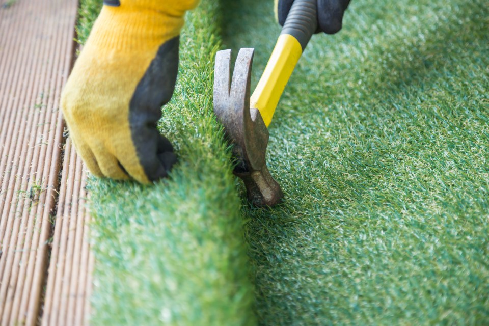 Modern faux grass varieties are extremely realistic, allowing you to achieve a perfect-looking lawn