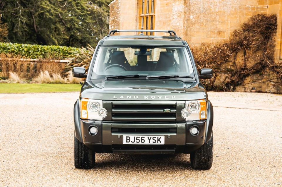 2007 Land Rover Discovery 3 - Ex Royal family, taken with no permission from: http://collectingcars.com/for-sale/2007-land-rover-discovery-3