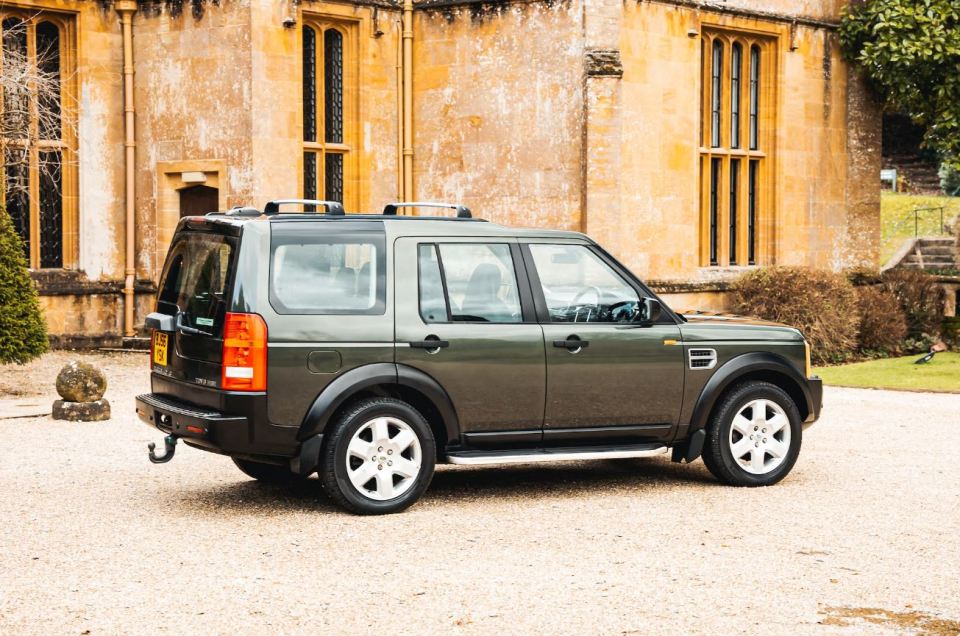 2007 Land Rover Discovery 3 - Ex Royal family, taken with no permission from: http://collectingcars.com/for-sale/2007-land-rover-discovery-3