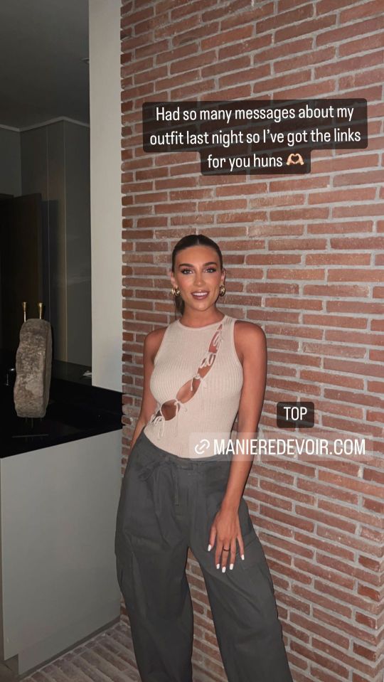Rosie showed off her outfit on her Instagram stories