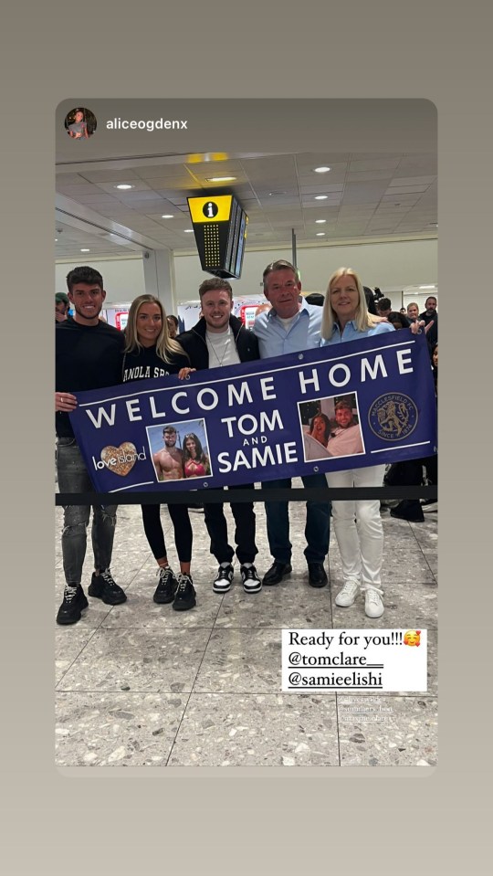Tom's family and friends were waiting at the airport with a homemade banner for the new couple