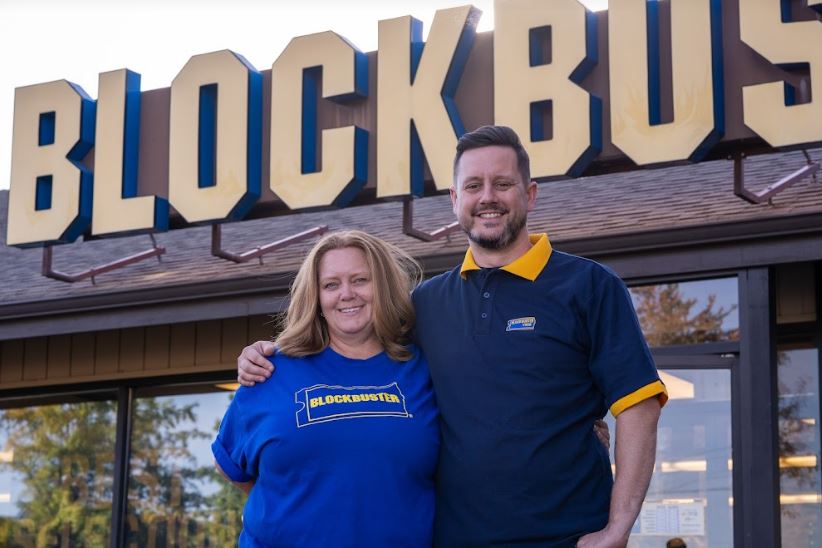 Sandi and Dan are the managers of the store