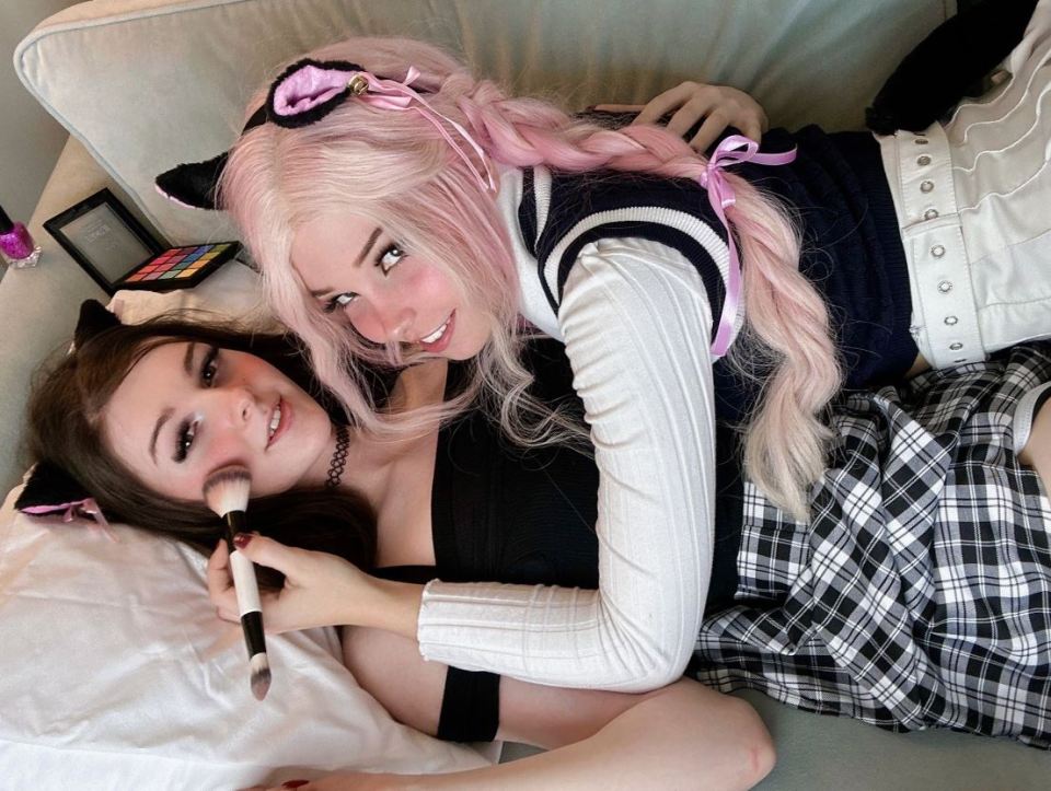 Belle Delphine applies make-up on F1NN5TER