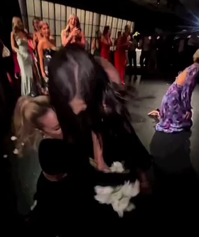 Bachelor contestants Stephanie Lynch and Laura O'Loughlin tussled for the posy