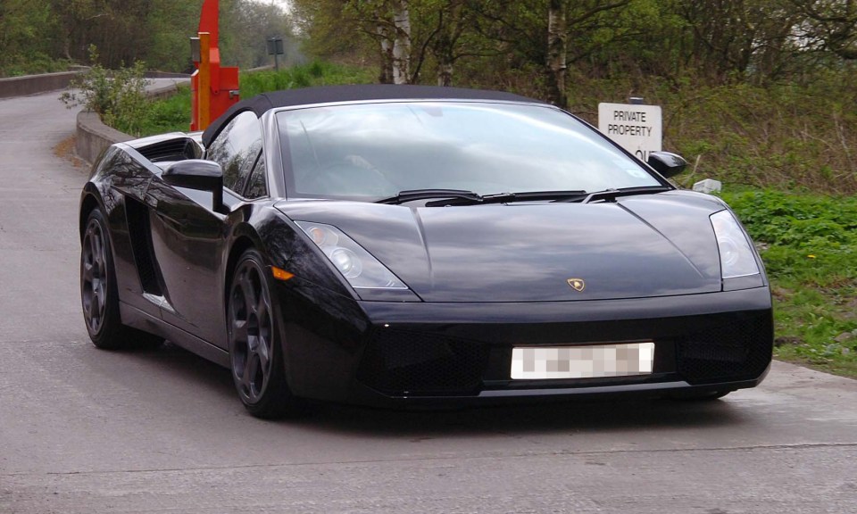 Rooney driving his Lamborghini Gallardo