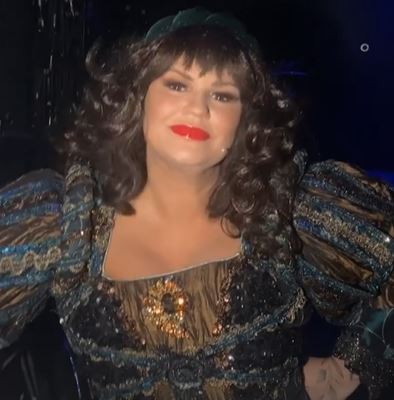 Kerry looks ever inch the Disney villain in her get up