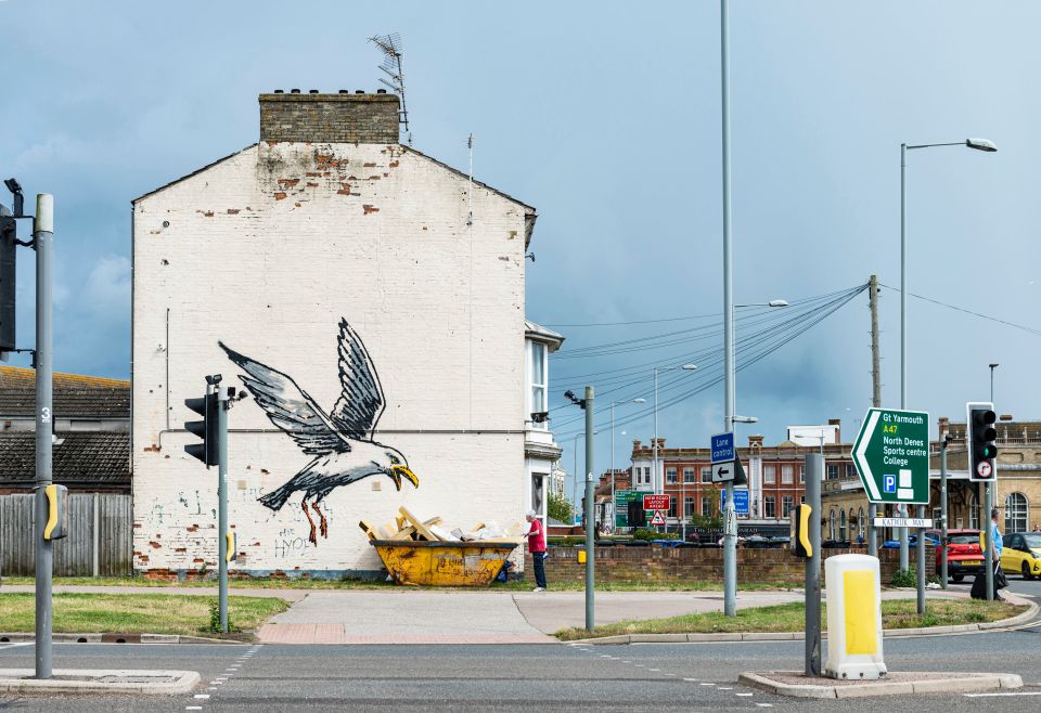 The mural showed a seagull swooping to eat polystyrene chips